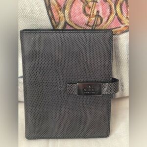 GUCCI⭐️VINTAGE PYTHON SNAKE SKIN AGENDA/WALLET W/INSERTS⭐️LOGO BUCKLE⭐️ITALY
.
.